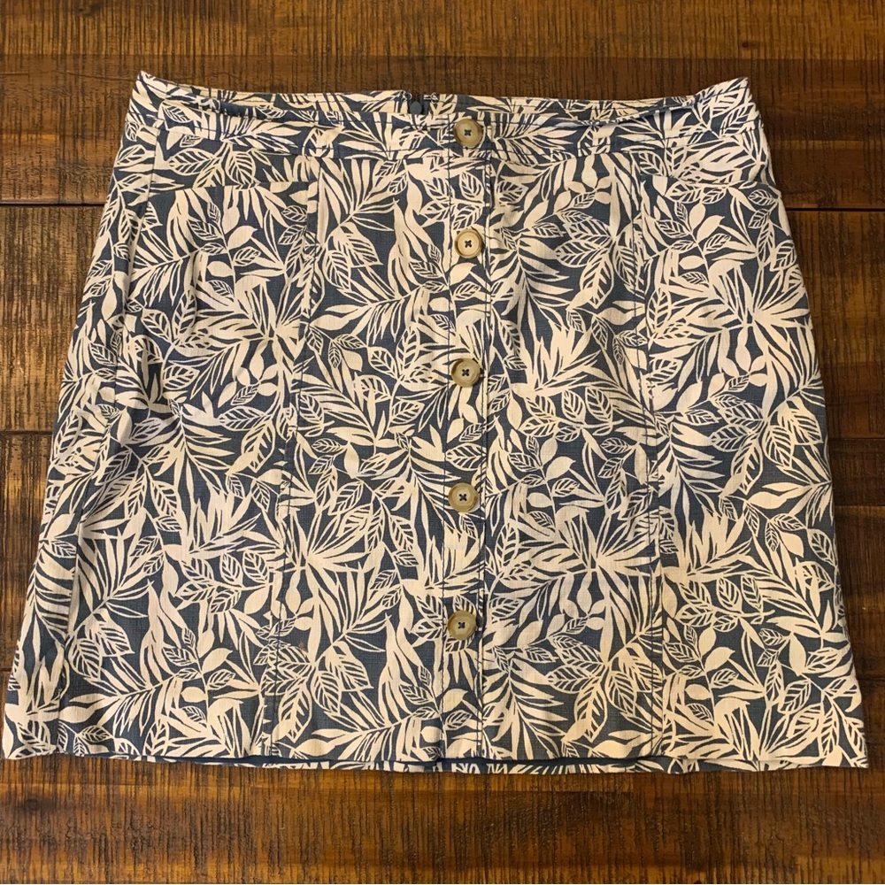 LOFT Blue and White Tropical Print Skirt *Pockets*